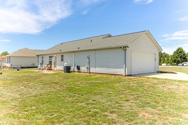 1105 Robbs School Road, Gaffney, SC 29341