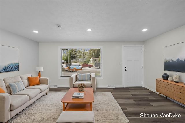4566 Lantern Court, Comstock Park, MI 49321