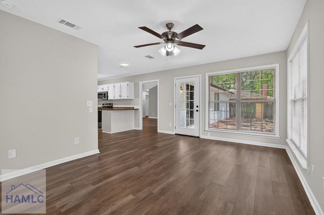 822 Lakeview Court, Hinesville, GA 31313