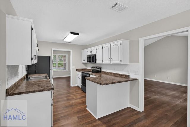 822 Lakeview Court, Hinesville, GA 31313