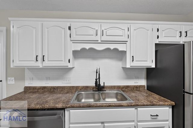 822 Lakeview Court, Hinesville, GA 31313