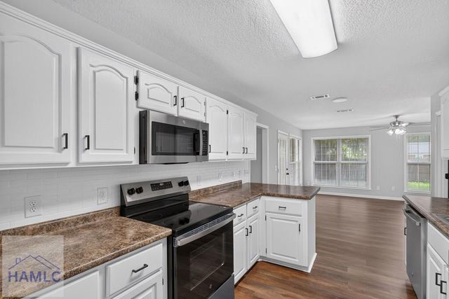 822 Lakeview Court, Hinesville, GA 31313