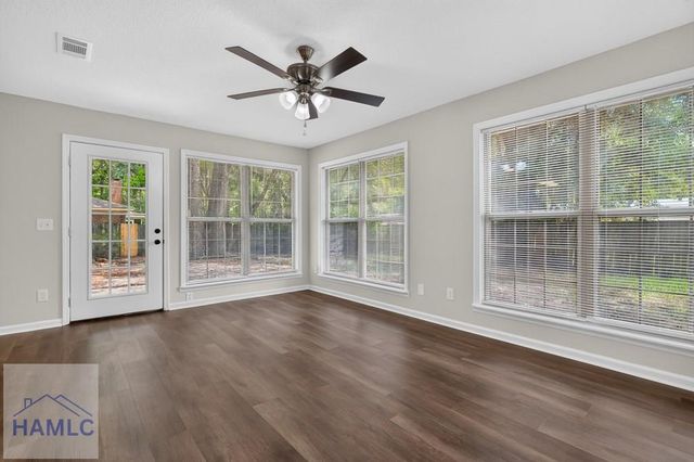 822 Lakeview Court, Hinesville, GA 31313