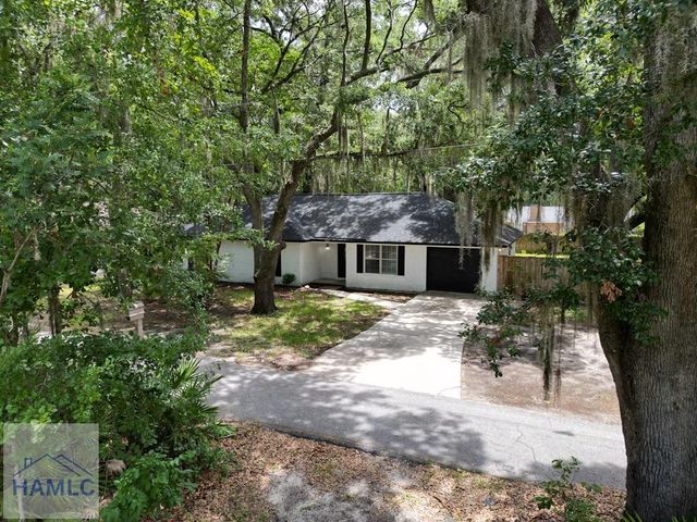 822 Lakeview Court, Hinesville, GA 31313