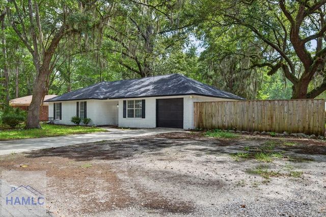 822 Lakeview Court, Hinesville, GA 31313