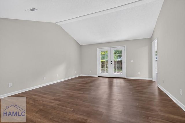 822 Lakeview Court, Hinesville, GA 31313