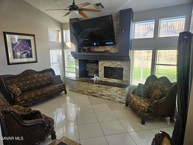 2617 Redington Street, Palmdale, CA 93551