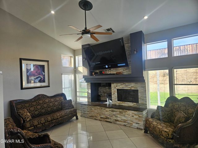 2617 Redington Street, Palmdale, CA 93551