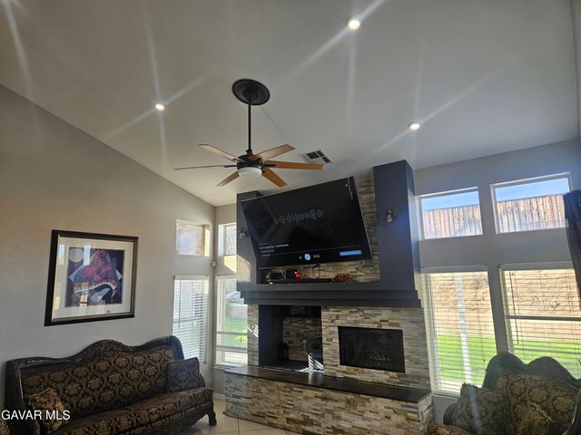 2617 Redington Street, Palmdale, CA 93551