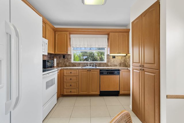 9861 Sunrise Lakes Boulevard 301, Sunrise, FL 33322