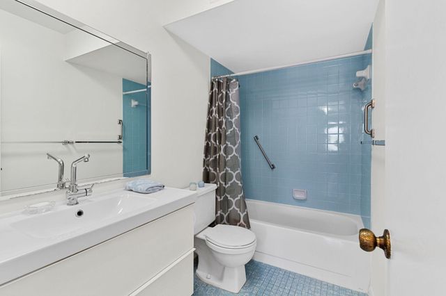 9861 Sunrise Lakes Boulevard 301, Sunrise, FL 33322