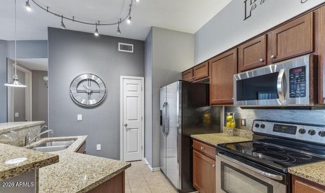 3330 S GILBERT Road 2013, Chandler, AZ 85286