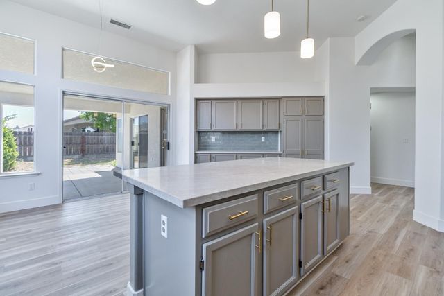 7416 N Carnegie Avenue, Fresno, CA 93722