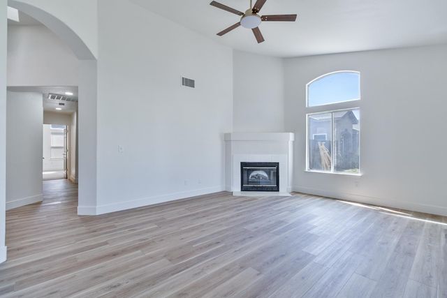 7416 N Carnegie Avenue, Fresno, CA 93722