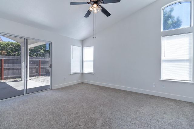7416 N Carnegie Avenue, Fresno, CA 93722