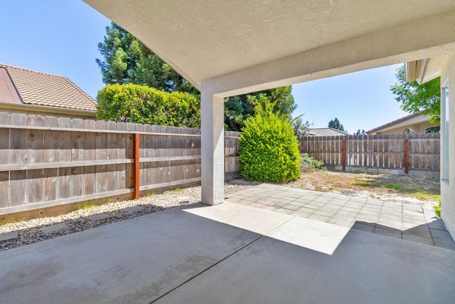 7416 N Carnegie Avenue, Fresno, CA 93722
