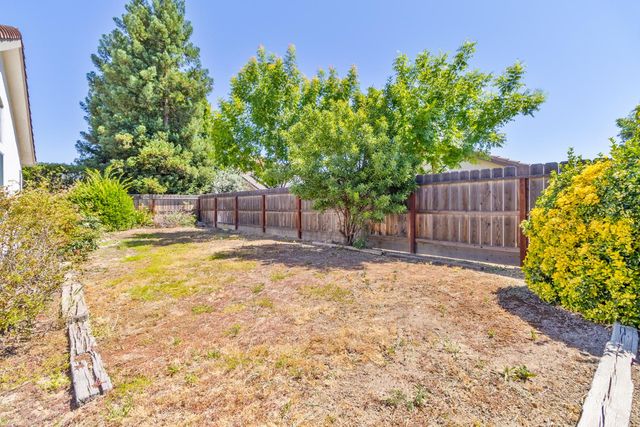 7416 N Carnegie Avenue, Fresno, CA 93722