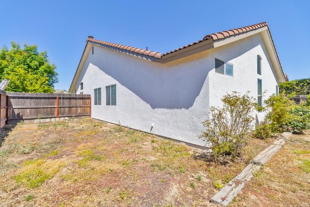 7416 N Carnegie Avenue, Fresno, CA 93722
