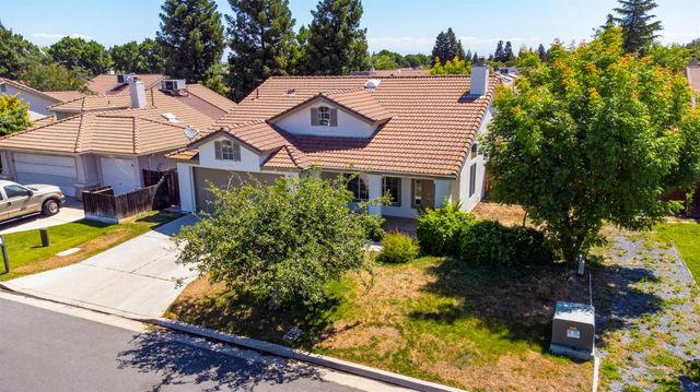 7416 N Carnegie Avenue, Fresno, CA 93722