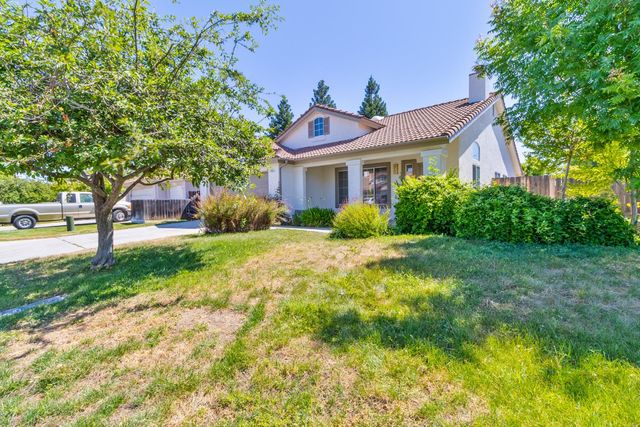 7416 N Carnegie Avenue, Fresno, CA 93722