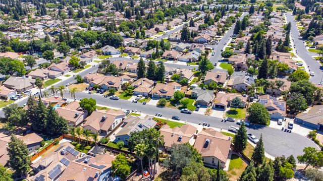 7416 N Carnegie Avenue, Fresno, CA 93722