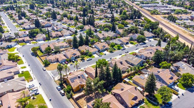 7416 N Carnegie Avenue, Fresno, CA 93722