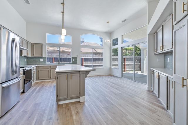 7416 N Carnegie Avenue, Fresno, CA 93722