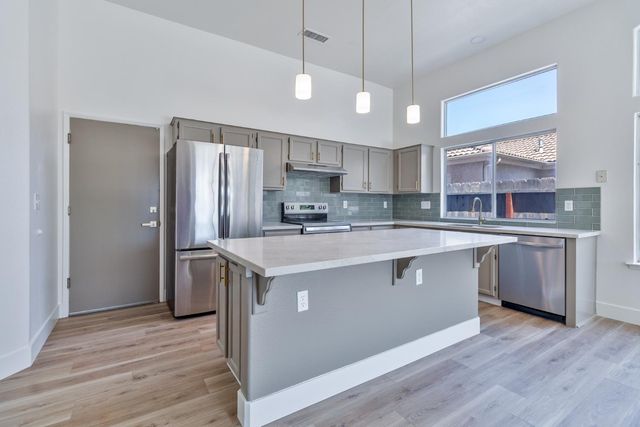 7416 N Carnegie Avenue, Fresno, CA 93722
