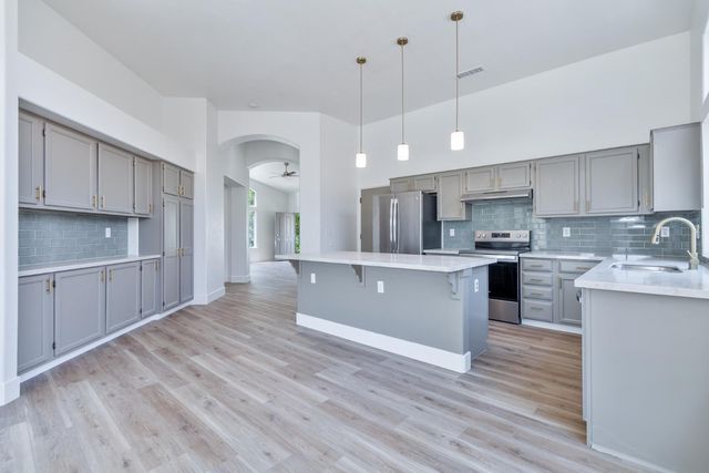 7416 N Carnegie Avenue, Fresno, CA 93722