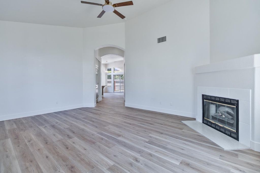 Image 17 of property listing at 7416 N Carnegie Avenue, Fresno, CA 93722