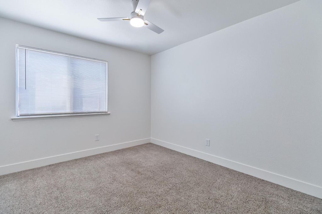 Image 24 of property listing at 7416 N Carnegie Avenue, Fresno, CA 93722