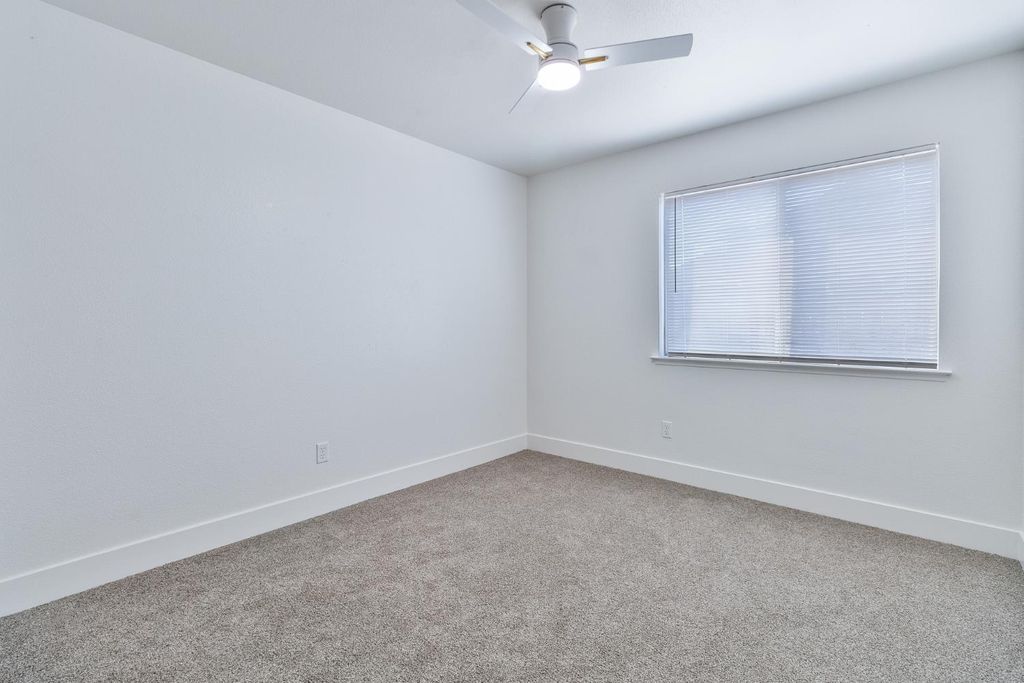 Image 27 of property listing at 7416 N Carnegie Avenue, Fresno, CA 93722