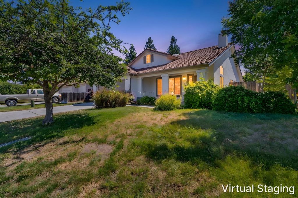 Image 3 of property listing at 7416 N Carnegie Avenue, Fresno, CA 93722
