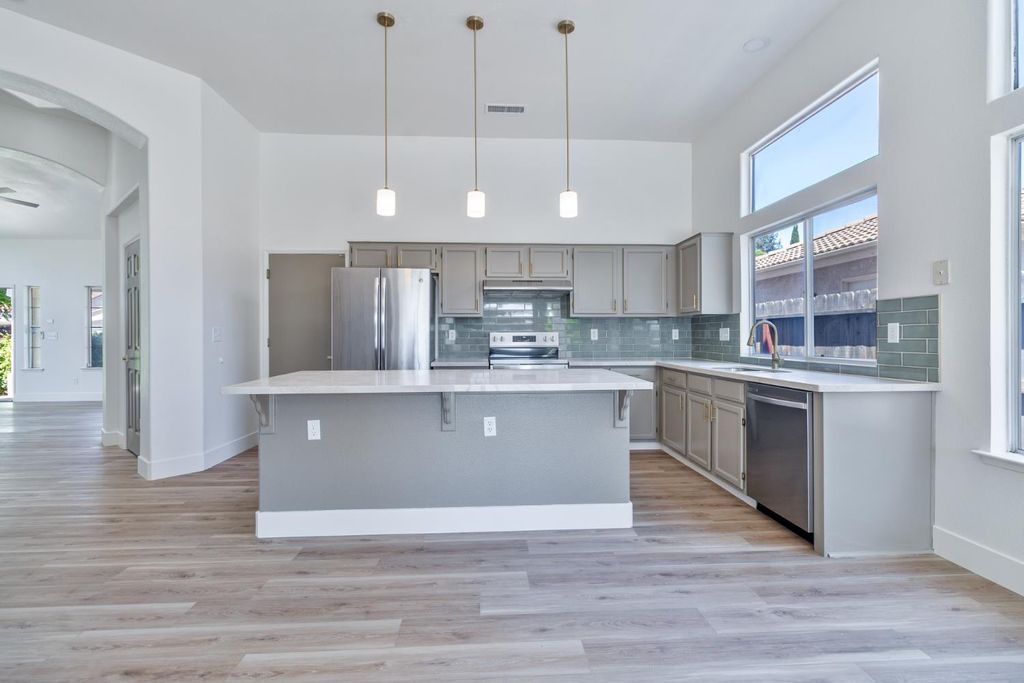 Image 7 of property listing at 7416 N Carnegie Avenue, Fresno, CA 93722