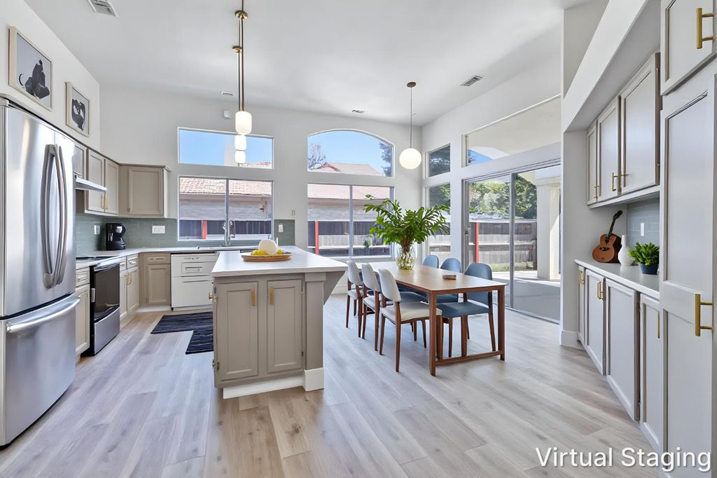 Image 8 of property listing at 7416 N Carnegie Avenue, Fresno, CA 93722