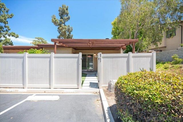 8797 Wahl, Santee, CA 92071