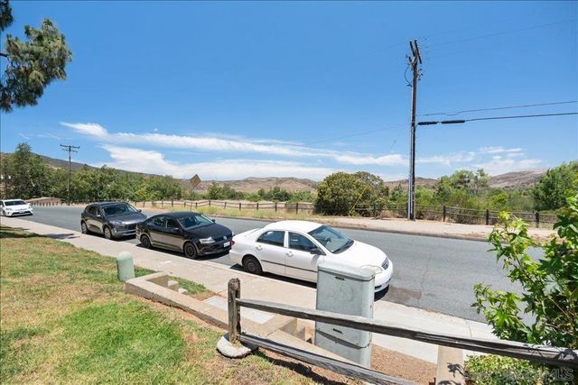 8797 Wahl, Santee, CA 92071