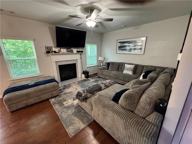 1073 Shadow Glen Drive, Fairburn, GA 30213