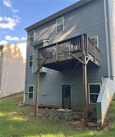 1073 Shadow Glen Drive, Fairburn, GA 30213
