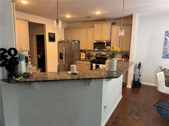 1073 Shadow Glen Drive, Fairburn, GA 30213