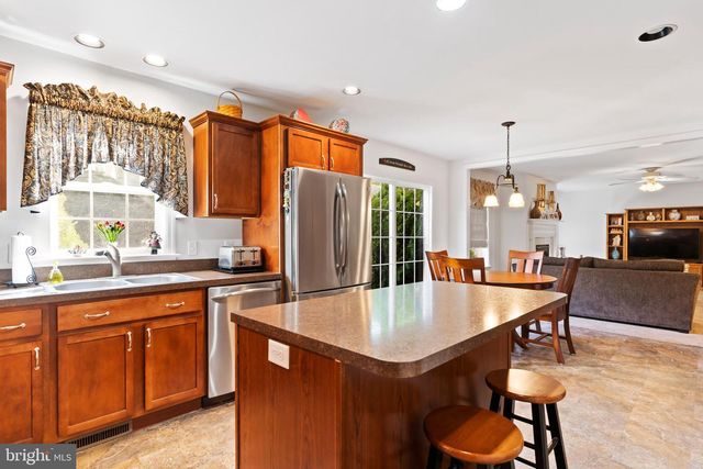 657 HAMAKER RD, Manheim, PA 17545