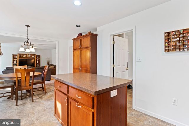 657 HAMAKER RD, Manheim, PA 17545