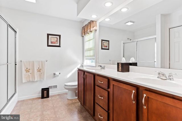 657 HAMAKER RD, Manheim, PA 17545