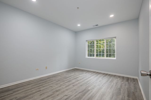 801 N Mclean Boulevard 146, Elgin, IL 60123