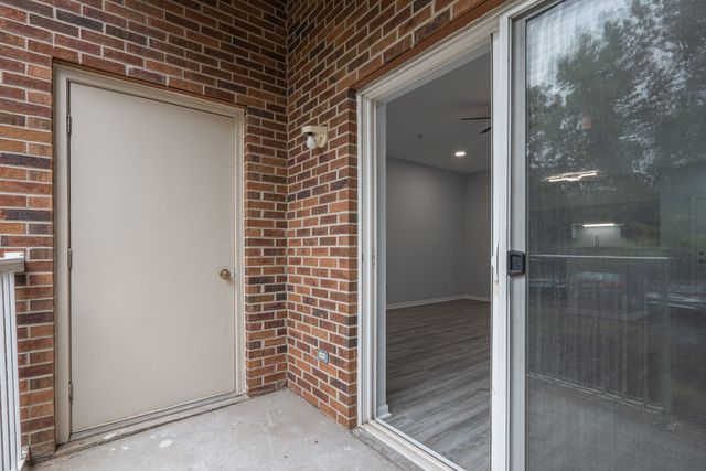 801 N Mclean Boulevard 146, Elgin, IL 60123