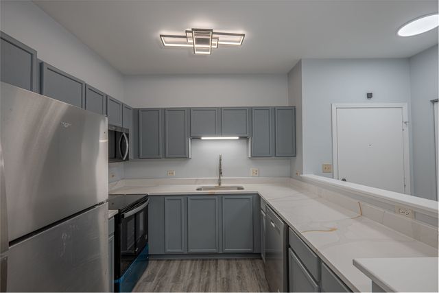 801 N Mclean Boulevard 146, Elgin, IL 60123