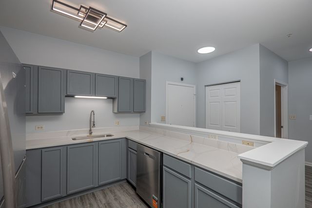 801 N Mclean Boulevard 146, Elgin, IL 60123