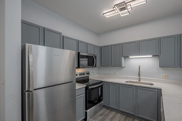 801 N Mclean Boulevard 146, Elgin, IL 60123