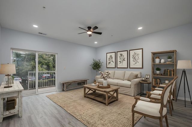 801 N Mclean Boulevard 146, Elgin, IL 60123