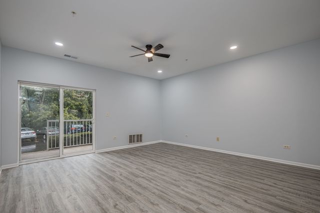 801 N Mclean Boulevard 146, Elgin, IL 60123